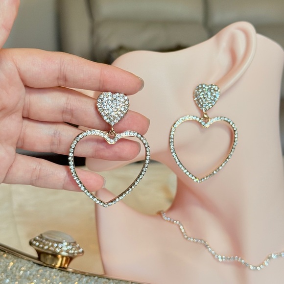 ⚜️ Trendy Silver Heart Earrings - Picture 4 of 9